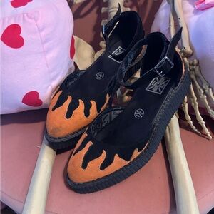 Tuks flats sz women 8